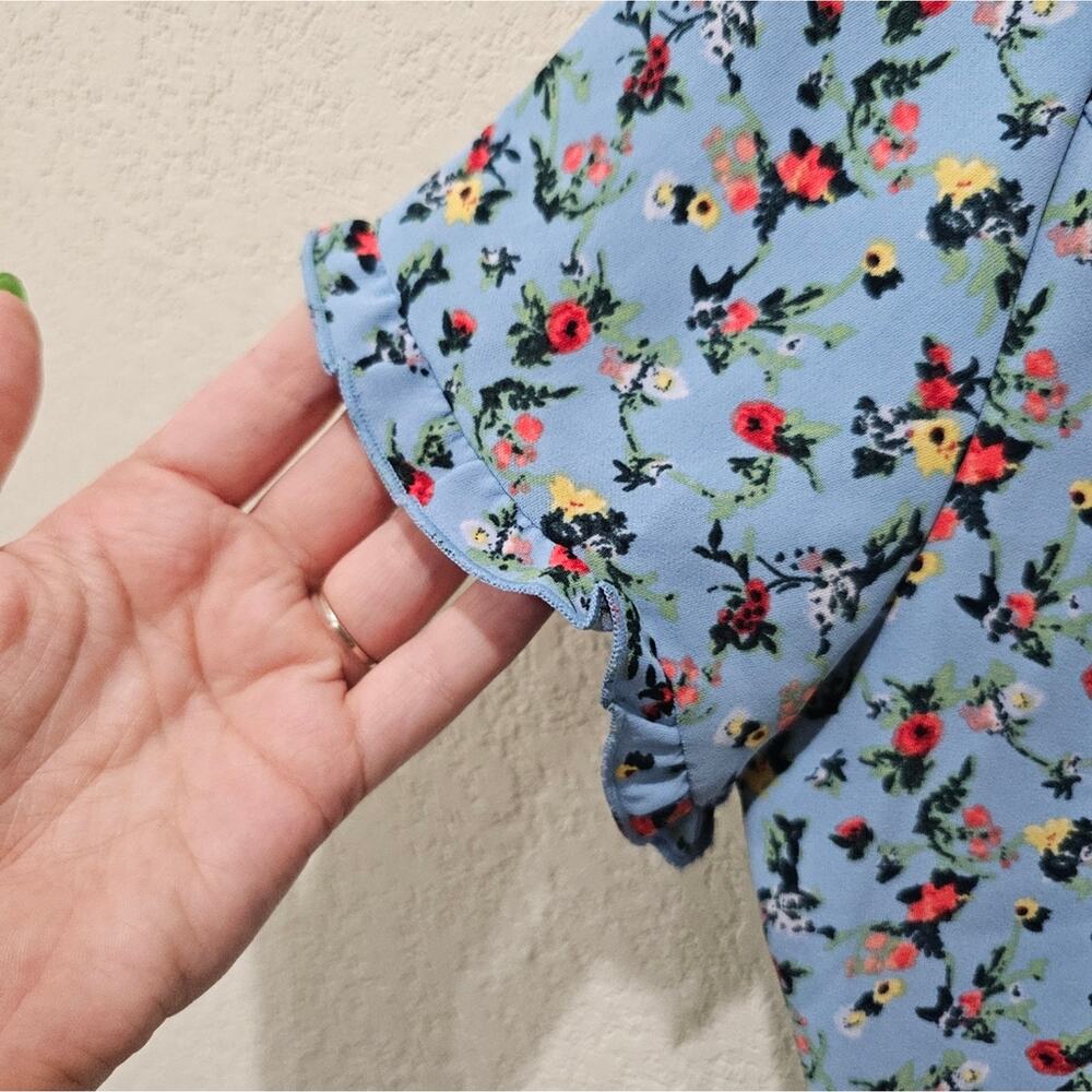 Aritzia Little Moon Acadia Blouse in Blue Floral - Picture 6 of 7